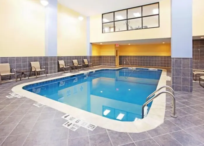 Holiday Inn Express & Suites Niagara Falls By Ihg